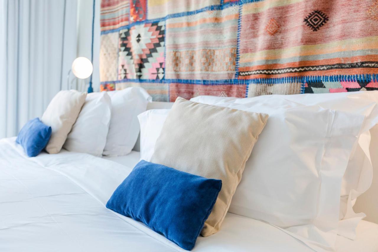 Royal Obidos Scenic Resort Praia del Rei Exterior photo A bed with cushions