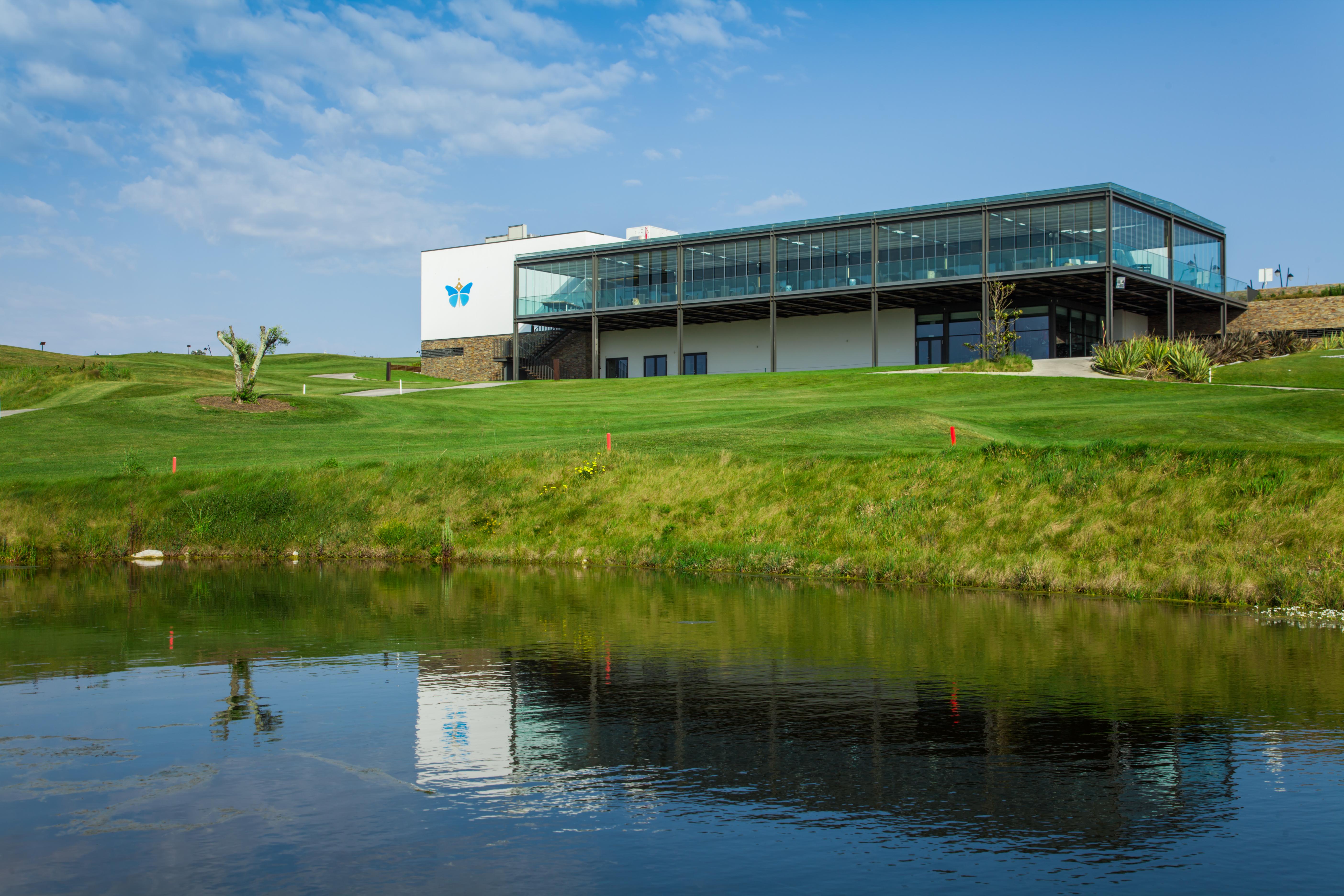 Royal Obidos Scenic Resort Praia del Rei Exterior photo The clubhouse at the Vale Golf Resort