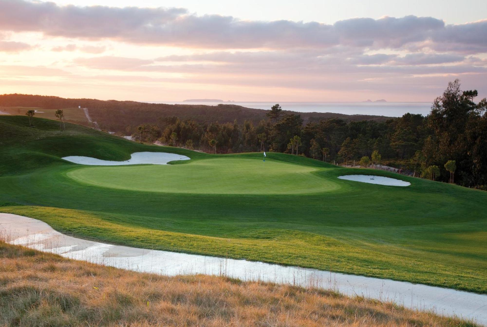 Royal Obidos Scenic Resort Praia del Rei Exterior photo The 18th hole at Torrey Pines