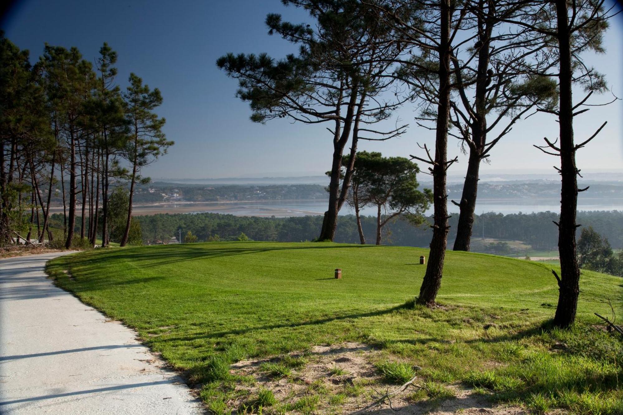 Royal Obidos Scenic Resort Praia del Rei Exterior photo The view from the top of the hill