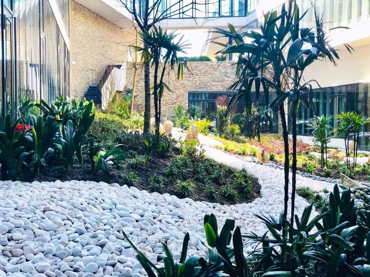 Royal Obidos Scenic Resort Praia del Rei Exterior photo The courtyard of the hospital